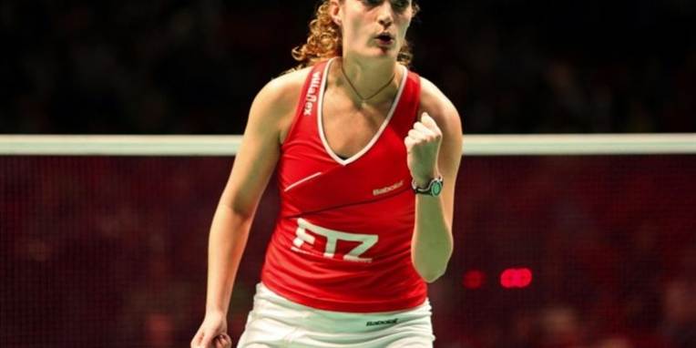 Tine Rasmussen er populær i Danmark. Men hvis hun spillede kort nederdel ville flere interessere sig for hendes kampe, mener det internationale badmintonforbund.