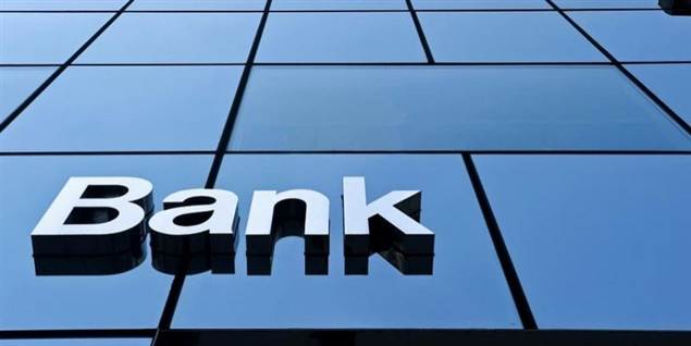 Den økonomiske elite i Europa skal finde en måde at redde banker i nød.