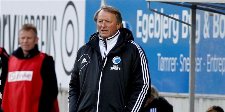 FCK-træner Ariël Jacobs er en utilfreds mand. Superligaen er for dårlig, mener han.