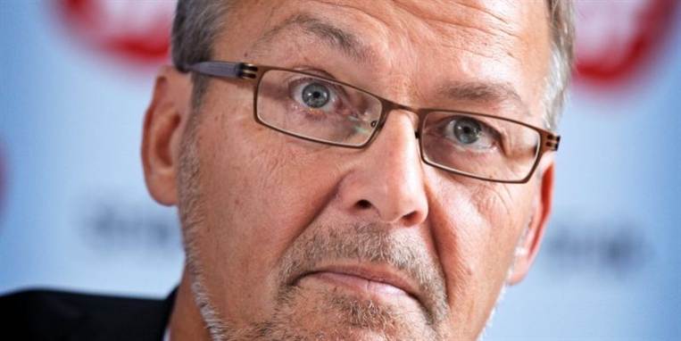 Ole Sohn må stå til ansvar for Folketinget om, hvorvidt han har løjet om sin rolle i DKP, mener Dansk Folkeparti.