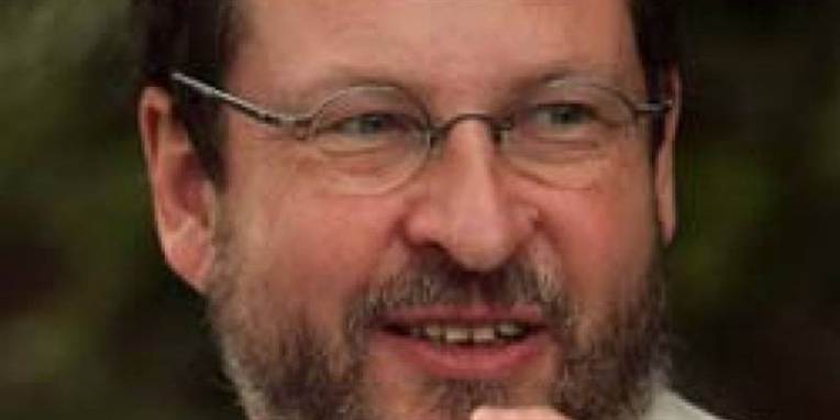 Lars von Trier gjorde sig selv upopulær, da han tidligere på året forsøgte at forklare, at han på en måde var nazist. Nu får han hug fra Dansk Folkeparti, fordi han mener, der er en linje mellem deres politik og den norske terror.