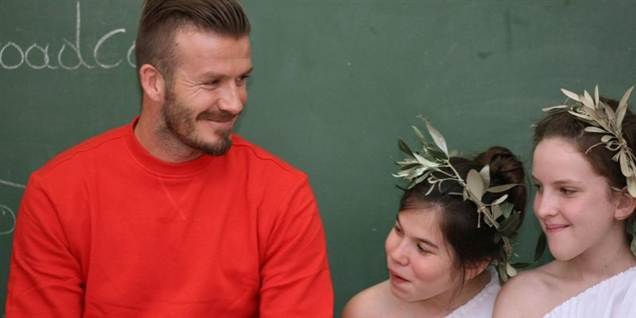 Det brede smil kom også frem, da David Beckham besøgte Athen i sidste uge.