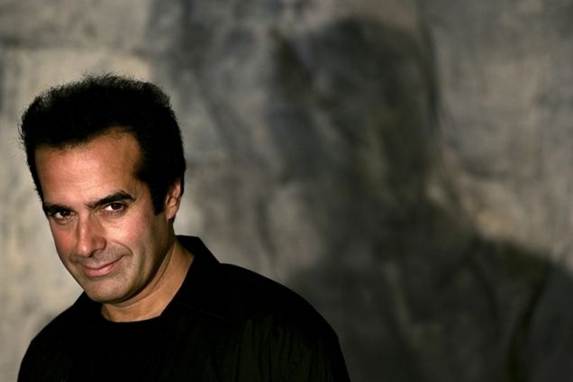 David Copperfield kan ånde lettet op.
