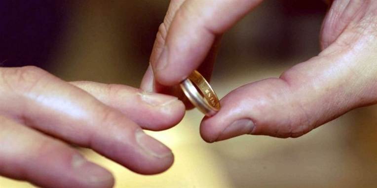 En ny principiel afgørelse fra Menneskerettighedsdomstolen i Strasbourg fastslår, at det ikke er en menneskeret at homoseksuelle kan gifte sig.