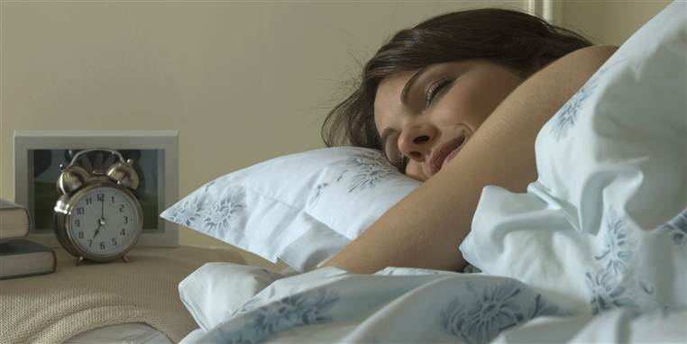 Stress og problemer med søvnen hænger sammen som ærtehalm. Sover du otte timers kvalitetssøvn, er det fysisk umuligt at blive stresset.