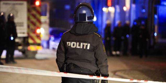 En dom for trusler var ingen hindring for en kvindelig, fodboldfan. Hun har igen kommet med trusler mod en betjent i Aalborg.