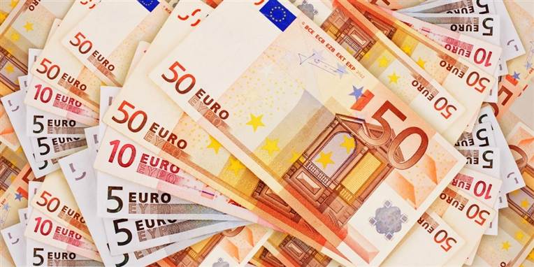 En træner har modtaget en bøde på små 200.000 kroner og et år og otte måneders betinget fængsel for sin rolle i dopingskandale.