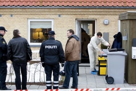 Politi og teknikere ved adressen i Kastrup, hvor drabet på den 51-årige mand, fandt sted.