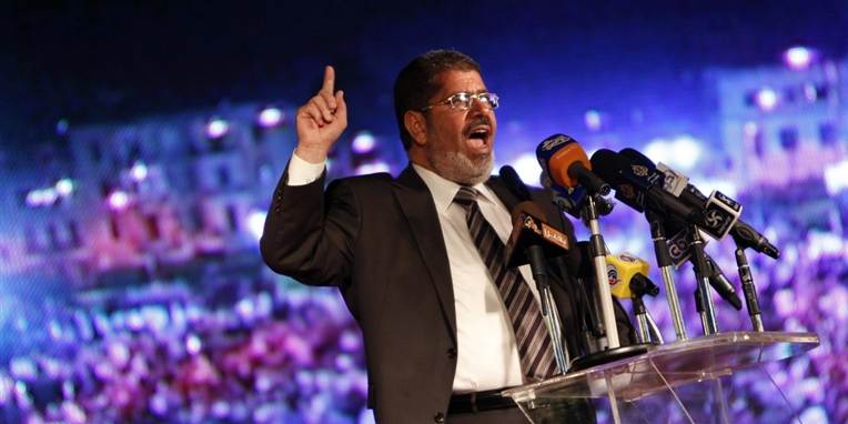 Egyptens nye præsident Mohammed Mursi fortalte lørdag i sin tiltrædelsestale, at han støtter palæstinenserne fuldt ud.