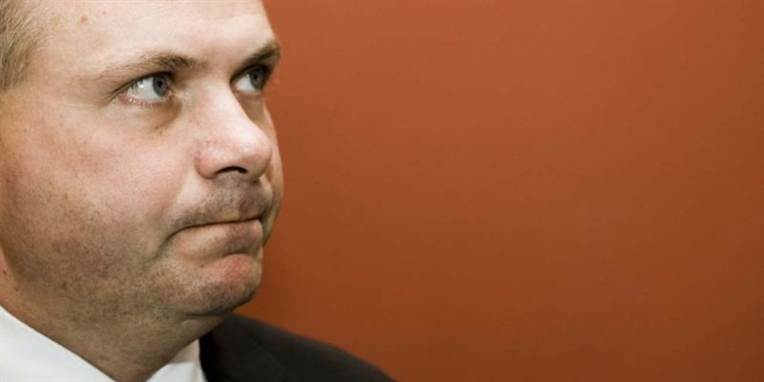 Både tidligere forsvarsminister og tidligere statsminister Anders Fogh bliver nu trukket ind i sagen om udleveringen af irakiske fanger til mishandling og tortur.