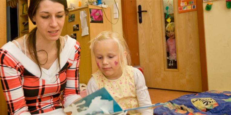 De midlertidige job kunne bl.a. skabes i børnehaver eller folkeskoler, lyder forslaget.