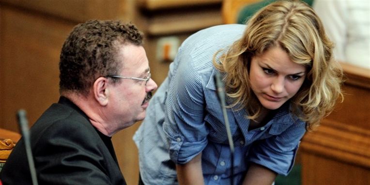 - Vi har foreslået jobgaranti. Vi er ikke ultimative omkring jobgaranti, siger Johanne Schmidt-Nielsen.
