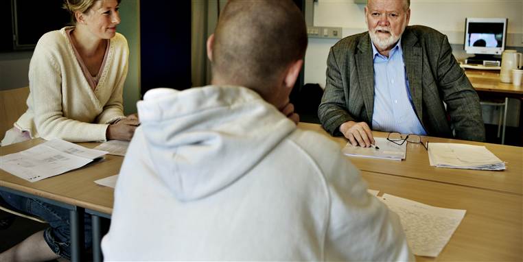 Erhvervsskolerne skal kunne kræve at de studerende gennemfører et bestemt forberedende forløb, mener SF