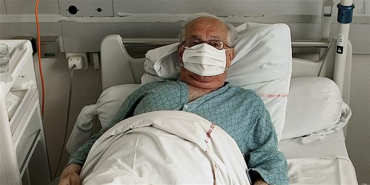 Du er ikke dækket for kritisk sygdom de sidste år af dit arbejdsliv, hvis du arbejder til du er over 65 år.