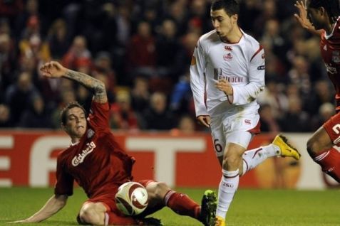 Daniel Agger på hårdt arbejde i ottendedelsfinalen mod Lille. Nu venter Benfica