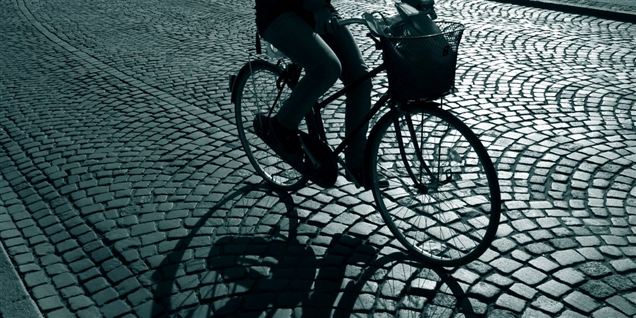Få så de lygter på! Politiet rykker på ny ud for at nuppe cyklistsyndere landet over.