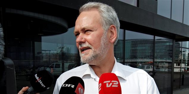 - Hvorfor skal vi betale mere for et ringere dagpengesystem? lyder det fra blandt andet FOA-formand Dennis Kristensen.