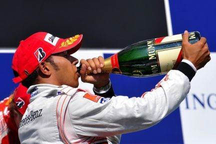 Lewis Hamilton fejrer sejren
 Foto: Ger o Breloer / POLFOTO