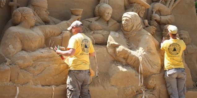 Der kan bygges imponerende skulpturer som denne ud af sand. (modelfoto)