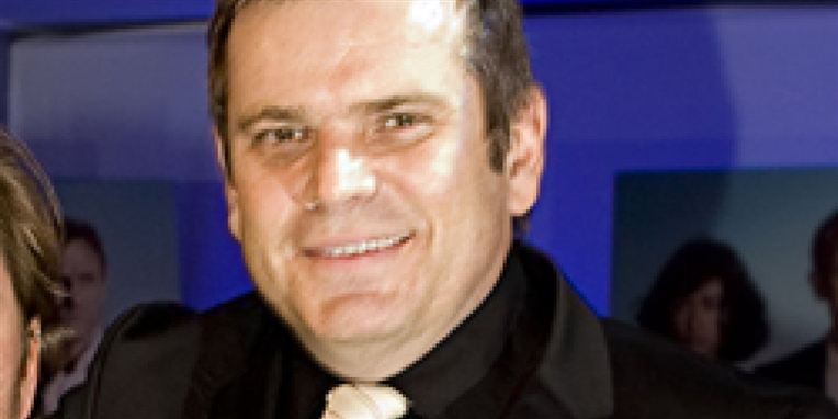 - Tynd bliver jeg sgu aldrig. Det var jeg kun, da jeg blev konfirmeret, siger tv-værten Hans Pilgaard til Ekstra Bladet.