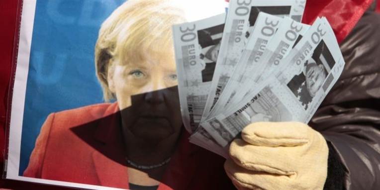 Den tyske kansler Angela Merkel er ved at miste tålmodigheden med grækenland, der heller ikke mandag kom frem til et forslag til en spareplan.