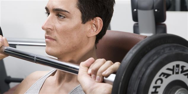 Danmarks største fitness-kæde Fitness World har bøjet sig i en strid med fagforbundet HK