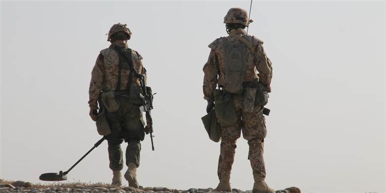 En af de sager, som HKKF har haft, drejer sig om en soldat, der fik en diskusprolaps af at bære rundt på en tung radiosender dag ud og dag ind. Og han fik ingen hjælp eller støtte fra forsvaret, da han kom hjem.