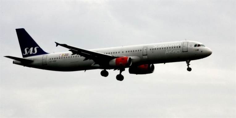 Man kørt over af fly fra SAS og mister begge ben.