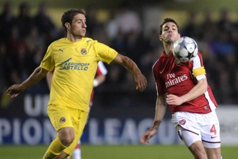 Sebastián Eguren (tv.), der kommer fra Uruguay, ses her i kamp for sin tidligere klub Villareal.