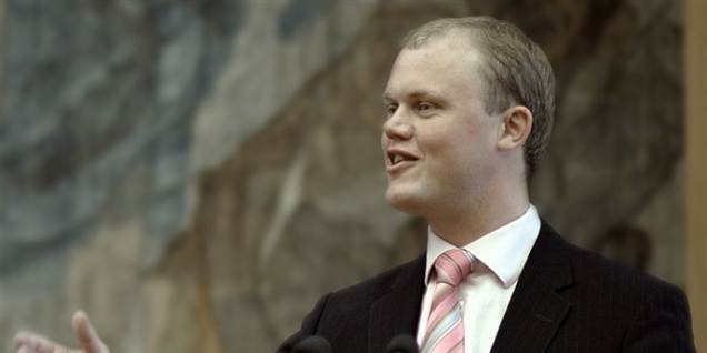 - Det er klart, at vi ikke vil være i den situation, at det er os, der skal være med til at gennemføre de svære reformer, for at pengene så skal klattes væk sammen med Enhedslisten, melder Venstres Peter Christensen.