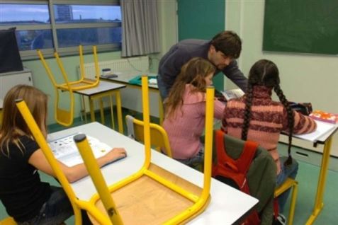 Færre lærere og flere elever i klasserne - det bliver fremtiden i nogle kommuner.