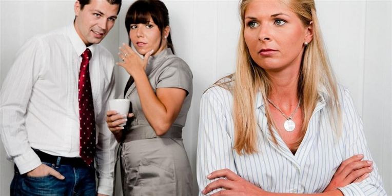 Hver fjerde leder oplever, at en medarbejder bliver udsat for mobning på jobbet. Tallet er dog faldende.