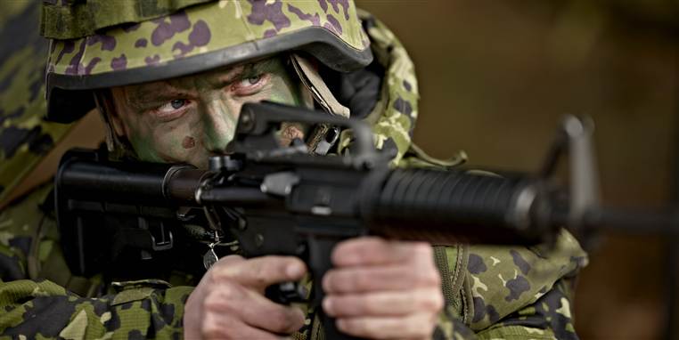 Danske unge er så vilde efter at komme i militæret, at de fortier sygdomme, når de bliver undersøgt af forsvarets læger.