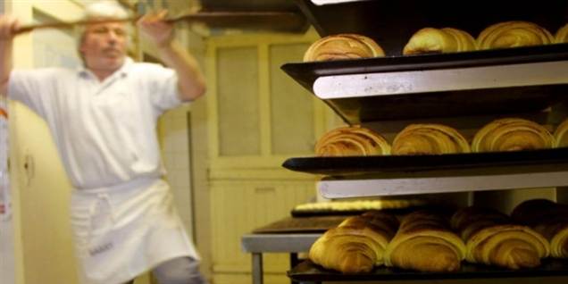 Det er til sommer slut med at nyde pølsebrød produceret af den nordjyske fabrik Läntmännen Unibake i Øster Doense (modelbillede).