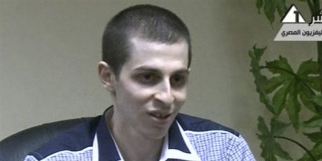Gilad Shalit er glad og kan se frem til at blive fedet op efter fem år med dårlig kost og for lidt sol.
