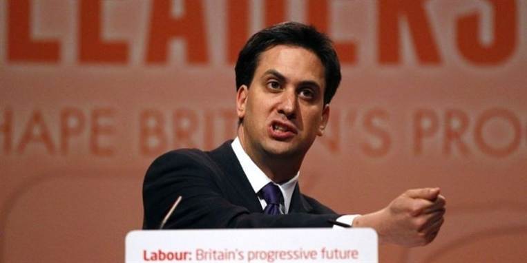 Sådan så vindertalen ud - Ed Miliband på podiet efter sejren på Labours kongres.