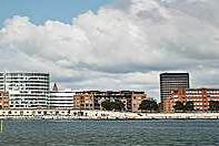 En gravid kvinde kørte i vandet ved Langelinie i København.