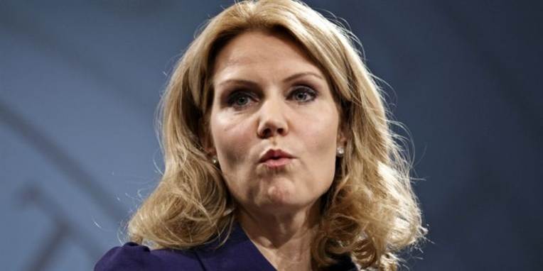 Helle Thorning-Schmidt bliver anklaget for at tale udenom i mange sager i Folketingssalen.