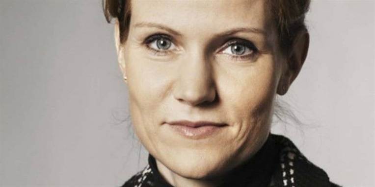 Helle Thorning-Schmidt kan forvente at blive taget imod af et samlet pressekorps, når hun klokken 17.15 lander i Kastrup Lufthavn.