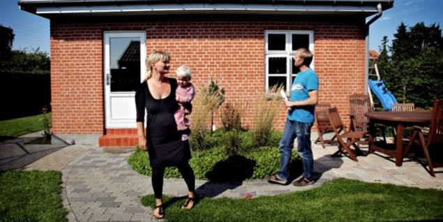 Slut med familiehygge i påskedagene. Flere af landets største kommuner overvejer ifølge Kristeligt Dagblad at afskaffe skolernes påskefridage mandag, tirsdag og onsdag, hvis påskens torsdag mister status som helligdag.
