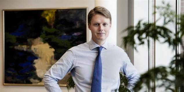 Med den nye plads på chefkontoret i Dong følger også en nedgang på flere millioner.