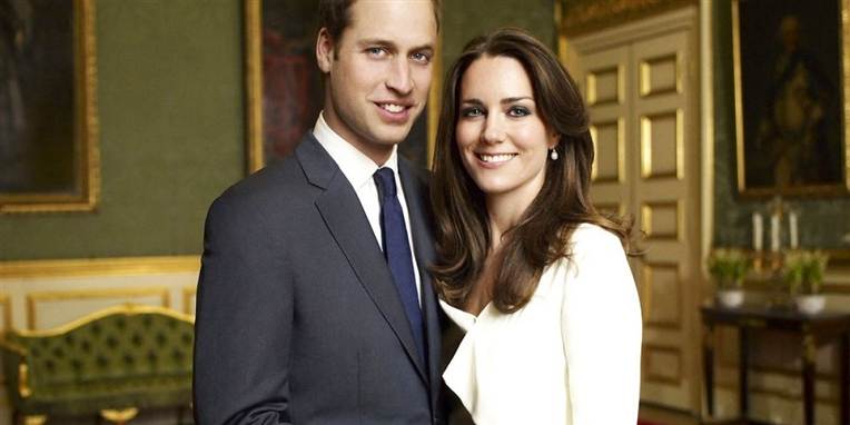 Kate Middleton er en 'romantiske skønhed' - mens lillesøsteren Pippa kun bør vise sin bagdel, mener chefdesigneren for Chanel.