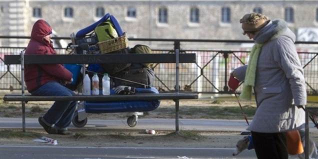Ligesom i Danmark fryser de franske hjemløse også. Her er det i Paris.