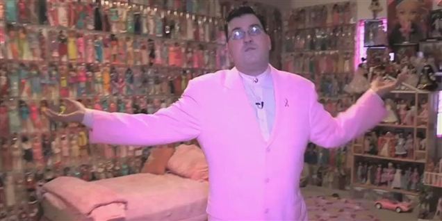 Stanley Colorite bruger årligt, hvad der svarer til 170.000 kroner på Barbie-ting.