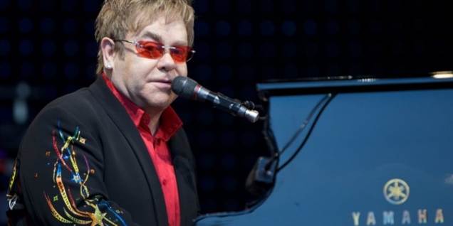 Elton John og David Furnish fik deres første barn, sønnen Zachery, første juledag 2010.