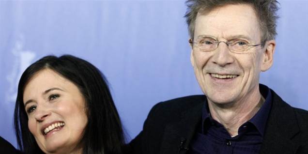 Uanset om Jesper Christensen spiller Bond-skurk eller social taber på Bænken, så engagerer han sig altid personligt.