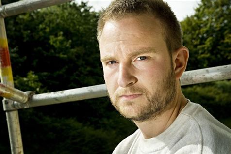 "Det er fuldstændig umuligt at finde arbejde. Der er 30 procent arbejdsløshed for murere i København," siger den arbejdsløse murer Lukas Rubin.