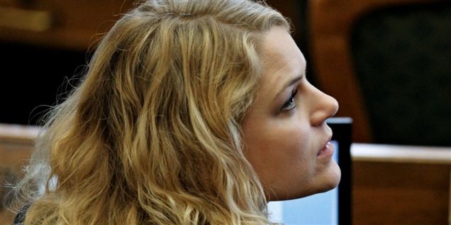 Enhedslistens politiske ordfører Johanne Schmidt-Nielsen: - Vi har gjort det klart for regeringen, at problemet skal løses inden 1. juli, hvor den midlertidige uddannelsesordning udløber, og tusindvis af mennesker står til at falde ud af systemet.