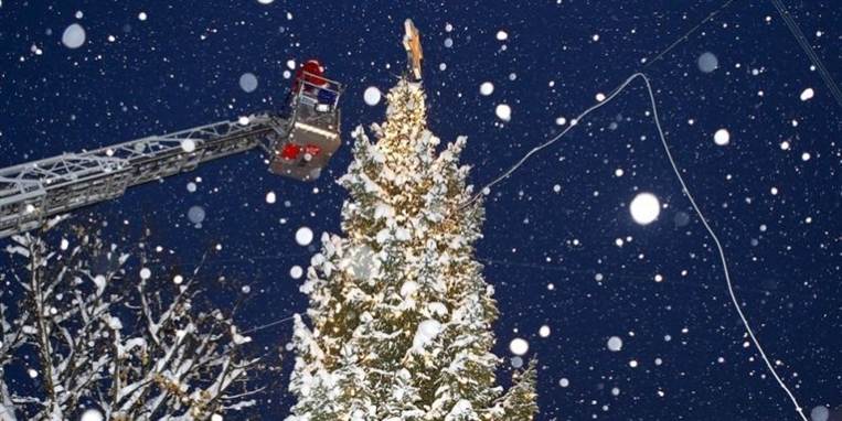Julemanden skal måske have vinterdæk på kanen, når han lander på landets hustage 24. december. Chancen er tæt på fifty-fifty.