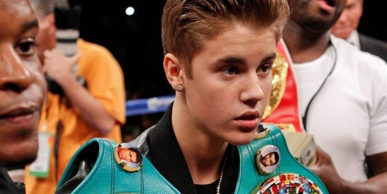 Justin Bieber går ellers for at være en uskyldig teenager, men en fotograf påstår at have set en anden side af  popidolet.